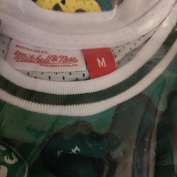 Larry Bird Boston Celtics Mitchell & Ness NBA Jersey Sz M Green #33 NWT Swingman - Picture 7 of 7